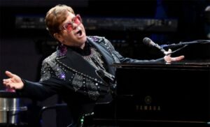Nekoga “zasvrbio” novčanik: Stvari Eltona Džona prodate na aukciji za osam miliona dolara