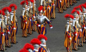 Čeka se odobrenje pape: Švajcarska garda u svojim redovima mogla bi da ima i žene