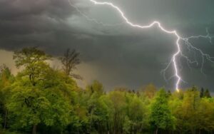 Žuto upozorenje zbog visoke temperature: U Banjaluci i Prijedoru grmljavina i nepogode