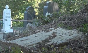 Poprilično stresna situacija na lokalnom groblju: Vandali bagerom prekopali grobove