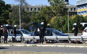 Neredi uoči derbija u Beogradu: Navijači se potukli, intervenisala i policija VIDEO