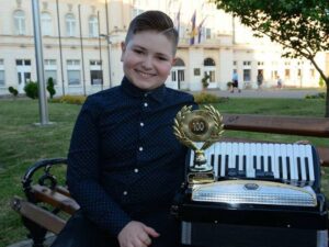 Mladi virtuoz na harmonici: Sa samo 11 godina Đorđe iz Bijeljine osvojio je 113 nagrada