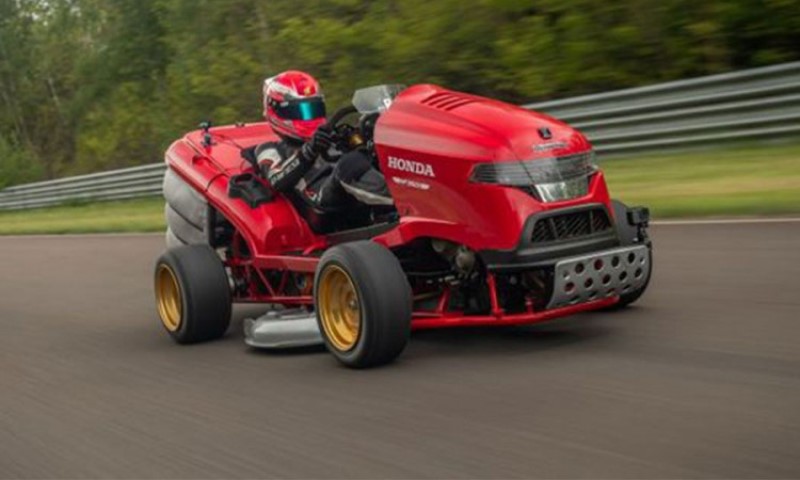 Crvena “bomba u kutiji šibica”: Ovo je najbrža kosilica na svijetu VIDEO