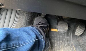 Korisni savjeti: Oslonac za nogu s lijeve strane trebao bi koristiti svaki vozač