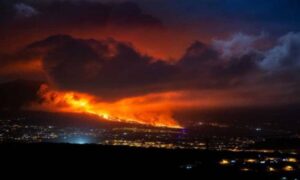 Dobili striktno narađenje: Vatrogasci se povukli zbog pojačanih vulkanskih eksplozija