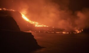 Vlasti non-stop na oprezu: Ostrvo nastavlja da raste zbog ulivanja lave u okean