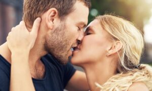 Poljubac ima brojne benefite za tijelo: Ljubite se za mršavljenje