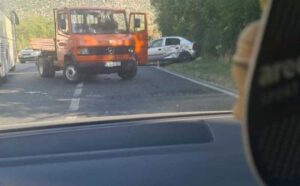 Sudar “mercedesa” i “opel astre”: Nesreća usporila saobraćaj u ovom dijelu BiH