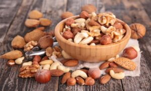 Struka potvrdila: Svakodnevno konzumiranje oraha može smanjiti nivo holesterola