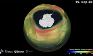Naučnici zabrinuti! Ozonska rupa nad Južnim polom sada je veća od Antarktike