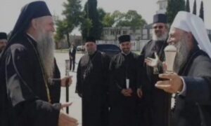 Doček na podgoričkom aerodromu: Patrijarh Porfirije stigao u Crnu Goru VIDEO