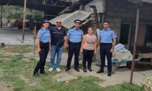 Banjalučki policajci za primjer: Pomogli samohranoj majci nakon požara