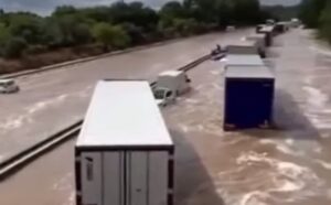 Poplave pustoše jug Francuske: Zatvorene škole, na terenu 800 vatrogasaca VIDEO