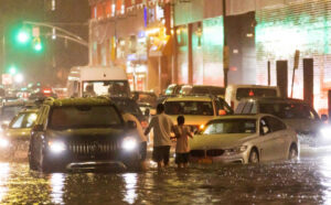 Poplave u Njujorku: U pet sati palo 50.000 olimpijskih bazena kiše