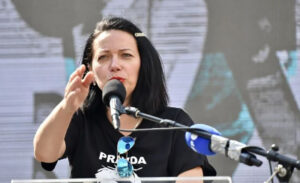 Davidova majka sa protesta u Sarajevu poslala jaku poruku: Šta mi mogu, ubili su mi dijete