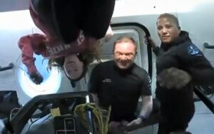 Turisti iz orbite: Zvonom dali znak za otvaranje berze i razgovarali sa Tom Kruzom VIDEO
