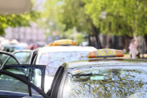Taksisti zadovoljno “trljaju ruke”: Banjalučani proteklih mjeseci teško dolazili do taksi vozila