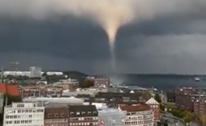 Nosio sve pred sobom: U udaru tornada stradalo 14 ljudi