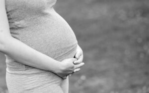 Mlada trudnica zaražena koronom hitno podvrgnuta carskom rezu: Rodila mrtvu bebu