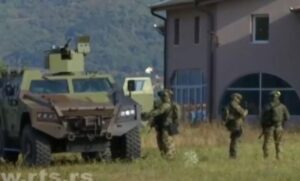 “Krstare” dva “Lazara” i dva “Miloša”: Oklopna vozila vojske Srbije nadomak Jarinja