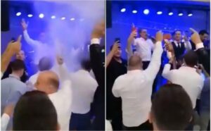 Latio se mikrofona i pustio glas! Zdravko Mamić “zapalio atmosferu” na svadbi u BiH VIDEO
