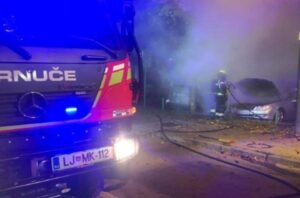 Policija  istražuje uzrok strašne nesreće: Nekoliko automobila izgorjelo u požaru VIDEO, FOTO