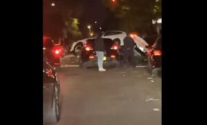 Prilikom legitimacije nastao haos: Prešao preko policijskog vozila i pobjegao VIDEO