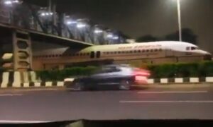 Neopreznost pilota: Nesvakidašnja scena na aerodromu postala globalni hit VIDEO