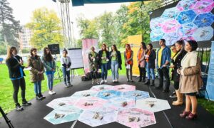 Druženje u Parku “Mladen Stojanović”: Mladi kroz edukativnu igru učili o političkim procesima