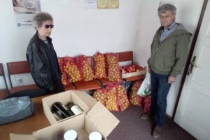 Poljoprivrednik velikoga srca: Milan časti građane Foče jabukama