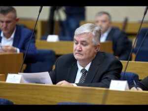 Krunić poručio da opozicija ne odustaje od pet KM boračkog dodatka: Ovo nije kraj!