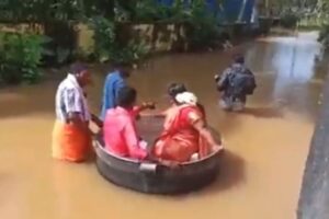 Nisu ih omele ni poplave: Mladenci krenuli na vjenčanje ploveći u loncu VIDEO