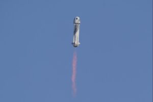 “Blu Oridžin” poletio u svemir: Najstariji član posade glumac iz “Zvezdanih staza”