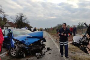 “Vidio sam smrskana auta i dijelove svuda po ulici”: Težak udes kod Doboja FOTO