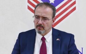 “Vršimo snažan pritisak na Prištinu”: Američki ambasador prokomentarisao akciju na Kosovu