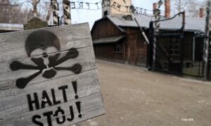 Skrnavljenje memorijalnog mjesta: Ispisani antisemitski grafiti u Aušvicu