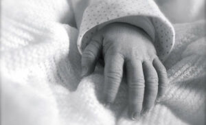 Najmlađi “jači” od opake korone: Treća beba puštena iz bolnice dobrog zdravstvenog stanja