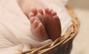 Opaka zaraza “nema milosti”: Novorođenče muškog pola pozitivno na korona virus
