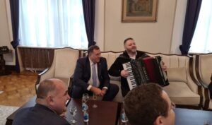 O Banjalučaninu se priča! Ko je harmonikaš kojeg je Dodik doveo u zgradu Predsjedništva BiH