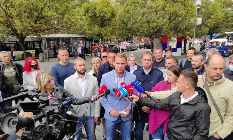Opozicija poziva na protest: Masovnim izlaskom poslati poruku da zaslužujemo bolje društvo