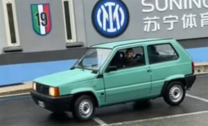Ne krije sreću: Zvijezda Intera na trening stigla u Fiat Pandi VIDEO