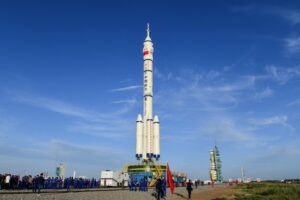 Nova posada ima dva veterana: Kina šalje astronaute na najdužu svemirsku misiju