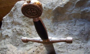 Rijedak primjerak! Ronilac u Sredozemnom moru pronašao krstaški mač star 900 godina