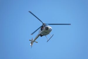Demonstranti u Ljubljani laserom povrijedili oko pilota helikoptera: Stepen povreda nepoznat