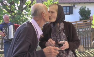 Ljubav iz školskih dana: Milojka i Momir proslavili 71. godinu braka