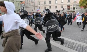 Haos na ulicama: Šest policajaca lakše povrijeđeno na protestima u Sloveniji VIDEO