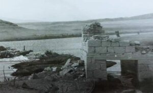 Zidine starog pravoslavnog manastira izronile iz jezera: Potopljen 1958. godine