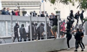 Uhapšeno 38 osoba: Veliki neredi ispred srednje škole u Solunu VIDEO