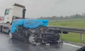 Porodica i prijatelji zavijeni u crno! U jezivoj nesreći na auto-putu poginuli majka i dva sina