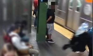 Kamera zabilježila jezu u metrou: Ženu gurnula na voz u pokretu pa pobjegla VIDEO